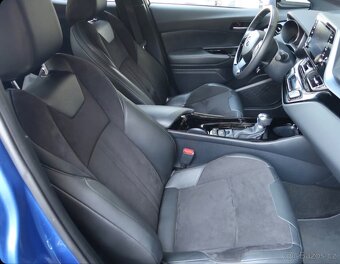 Prodám Toyotu C-HR 2.0 hybrid výbava Selection