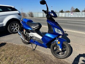 Pronájem skútr 125 ccm