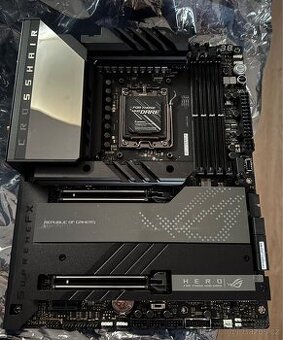 Základní deska ASUS ROG CROSSHAIR X670E HERO
