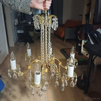 Půvdní lustr křišťálový, v perfektním stavu,dovezu