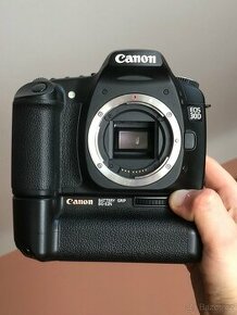 Canon 30D (8mpx), zrcadlovka ASP-C + battery grip