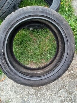 Pneu 275/40 R20