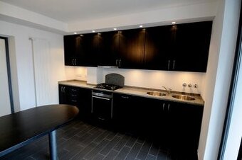 Pronájem dvoupatrového 4+1, 144 m2, Hořejší nábřeží, Praha 5