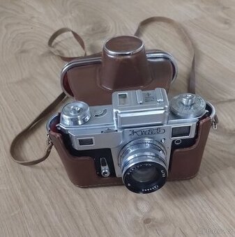 fotoaparát Kiev 4 s objektivem Jupiter 8M + kožené pouzdro