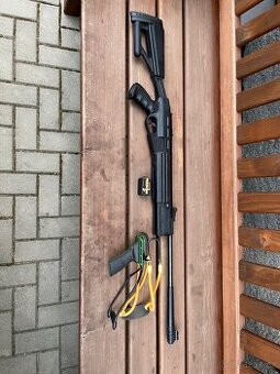 Vzduchovka Hatsan Striker AR 4,5. + sportovní prak.