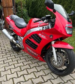 Suzuki RF 300