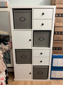 Policová skříň IKEA – bílá, s doplňky