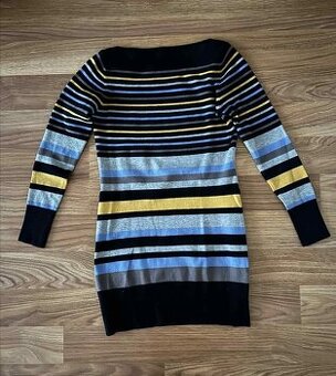 Úpletové šaty s proužky