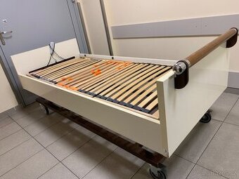 Zdravotní polohovací postel