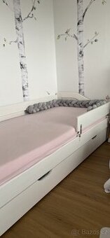 Masivní postel s výsuvným lůžkem - spodní matrace zdarma