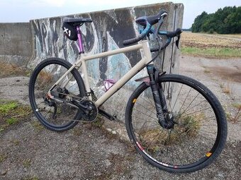 Expediční Gravel s FOX vidlicí