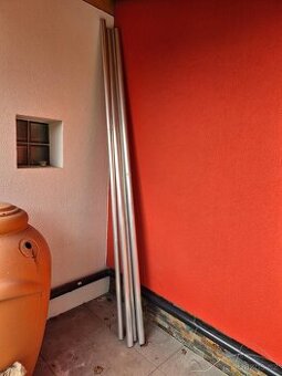 Prodám hliníkové trubky na fotopozadí.