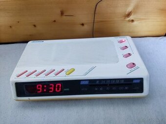 Radiobudík s předvolbami na FM