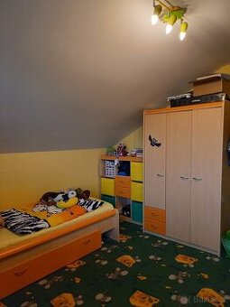 Postel s úložným šuplíkem