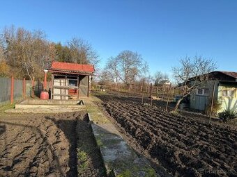 Zahrada Hulín 438 m² – elektřina, studna, bouda, pergola - 1