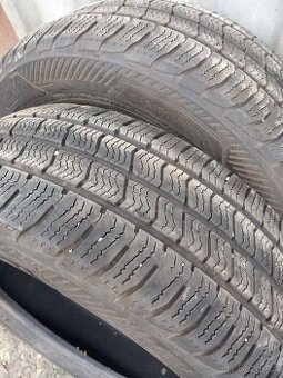 Zimni pneu 215/60-17-C dva kusy  1200kc