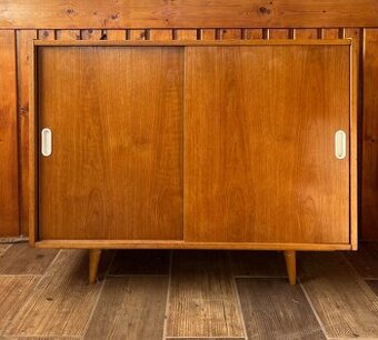 Retro komoda Jiroutek U-452