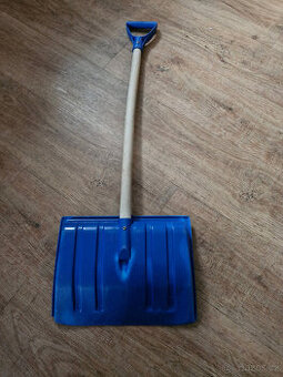 Dětské hrablo na sníh délka 80cm.