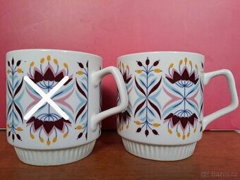 Retro hrnek Lilie, ČSSR, porcelánka Dubí, značeno