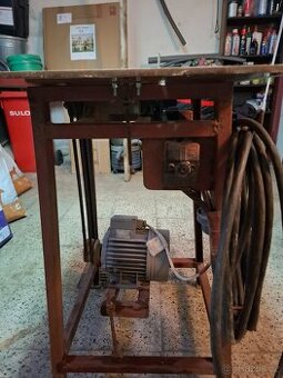 Stolní okružní pila-cirkulárka