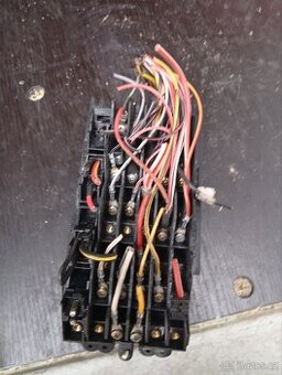 Pojistková skříňka mercedes w124