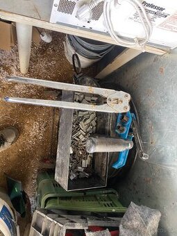 BALÍCÍ, PÁSKOVACÍ SADA S VOZÍKEM A KOVOVÝMI SPONY