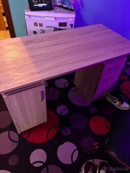 Psací stůl