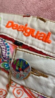 Nádherné Kalhoty Desigual