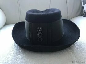 Ručně vyrobený klasický rakouský klobouk