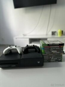 Xbox One X + 2 ovladače