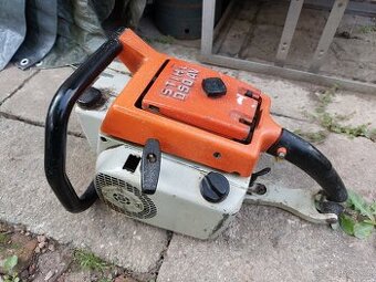Stará motorová pila STIHL 050....pro sběratele.