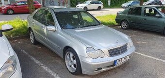 Mercedes-Benz C180 Kompressor 105kw, r. 2002, nepojízdné