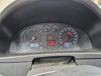 Polodot budíky VW T5