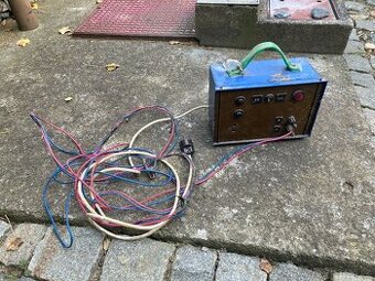 Nabíječka na auto baterie 12V 6V