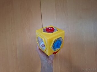 Interaktivní kostka pro batolata, 10cm