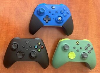 2x Xbox Wireless Controller + 1x Xbox Elite Series 2