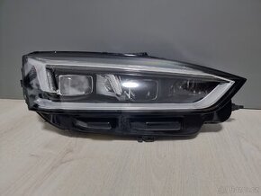 Pravý přední světlomet Audi A5, S5, RS5