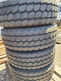 Pirelli MG01 265/70 R19.5 143/141