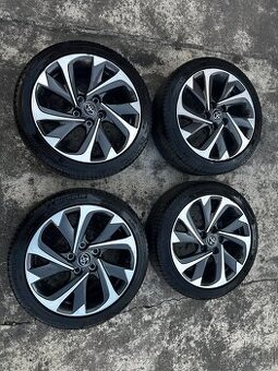 KolaToyota C-HR 215/45 R17 + letní pneu + ventilek