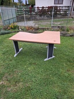 Prodám zachovalý pracovní stůl Hobis