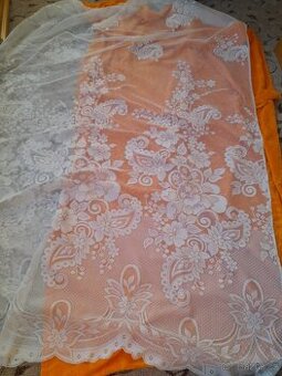 Záclona výška 210 cm x šíře 290 cm.