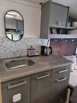 Dlouhodobý pronájem zahrady s karavanem