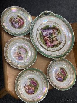 Velký talíř s dezertními talířky