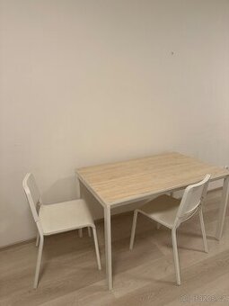 Stůl a židle