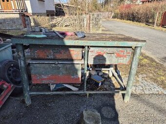 Kovový masivní ponk