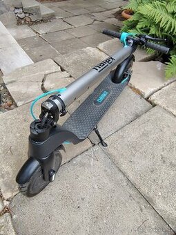 Elektrická koloběžka značky NAREX