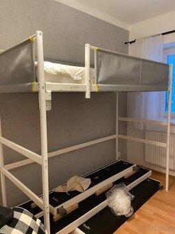 Patrová postel s matrací