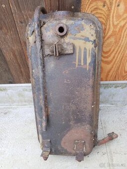 Nádržka servorizeni