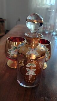 Sadu sklenice zlacené