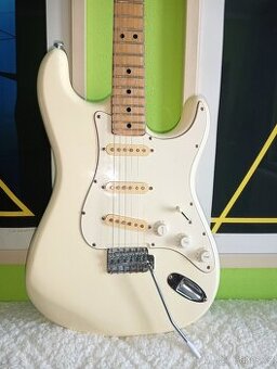 52 až 55 ročná vintage Maya Stratocaster (70. roky) - Japan - 1